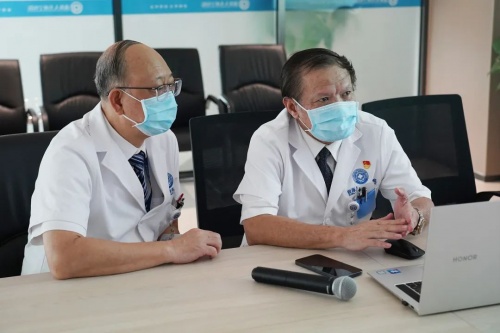 打破時間和空間限制 前海人壽遠程會診系統讓患者在家門口與國內外知名專家“面對面” 打破時間和空間限制 前海人壽遠程會診系統讓患者在家門口與國內外知名專家“面對面”