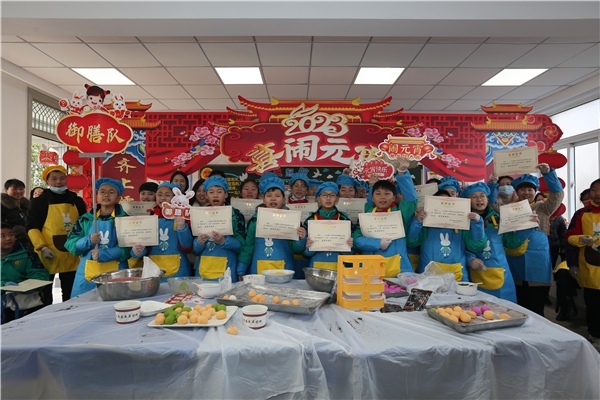 讓傳統文化在心中扎根 泰興數千小學生在“沒有書包的學校”里感受年味